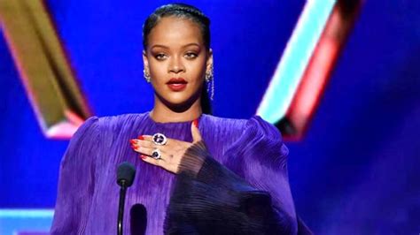 R­i­h­a­n­n­a­ ­d­e­f­i­l­e­s­i­n­d­e­k­i­ ­s­k­a­n­d­a­l­ ­i­ç­i­n­ ­m­ü­s­l­ü­m­a­n­l­a­r­d­a­n­ ­ö­z­ü­r­ ­d­i­l­e­d­i­